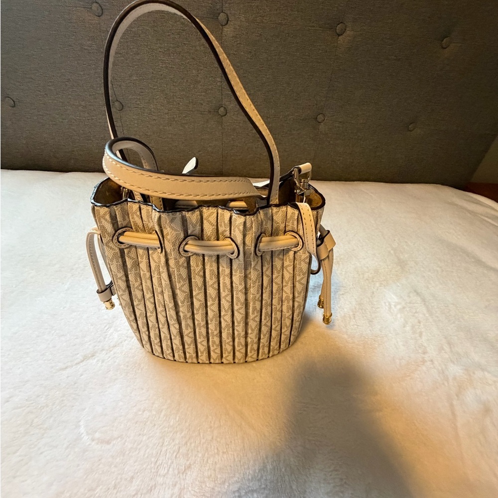 MICHAEL Michael Kors Willa pleated tote Bag with wallet - Picture 5 of 14